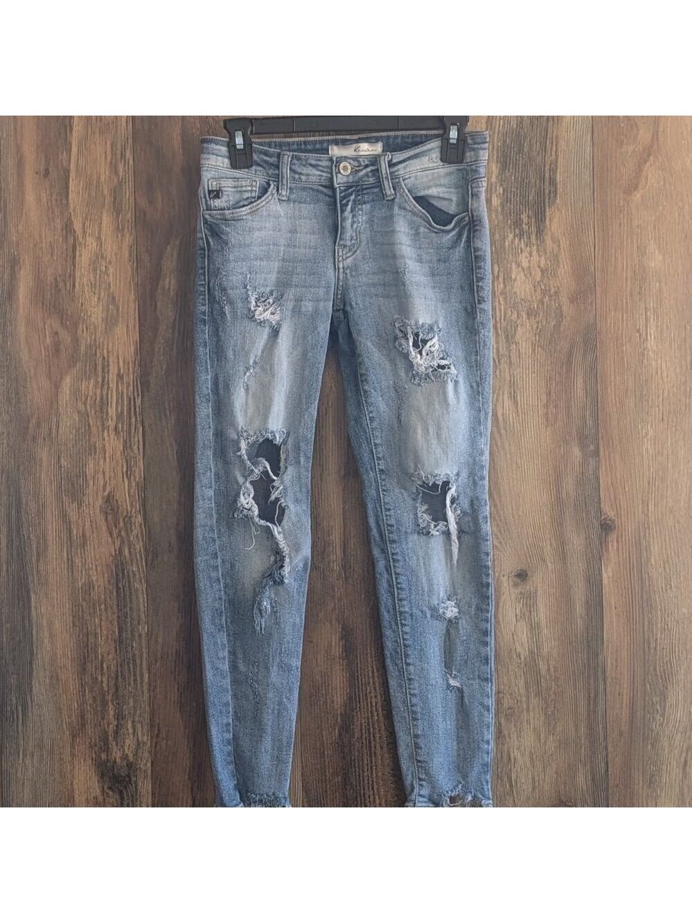 KanCan VBK1366AA Cut# 5528 Destroyed Distressed Ankle Crop Low Rise Jeans 25